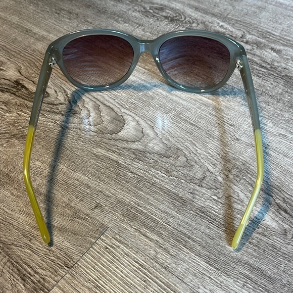 Vince Camuto Green Sunglasses NEW - Picture 4 of 4